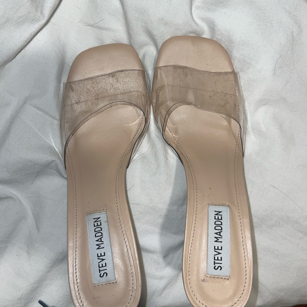 6.5 WOMEN clear Steve Madden heels with a nude base. Perfect for every day.